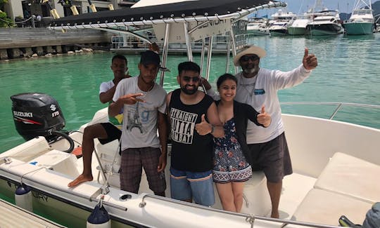 Bateau de pêche Century de 21 pieds pour la location de pêche aux Seychelles