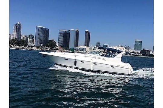 Superbe yacht Express Cruiser de 40 pieds avec capitaine professionnel