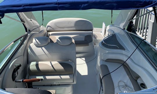 Aluguel de iates a motor “Sapphire” Crownline 264 CR em North Miami, Flórida