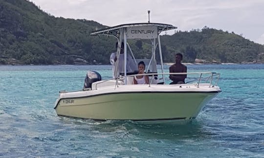 Bateau de pêche Century de 21 pieds pour la location de pêche aux Seychelles