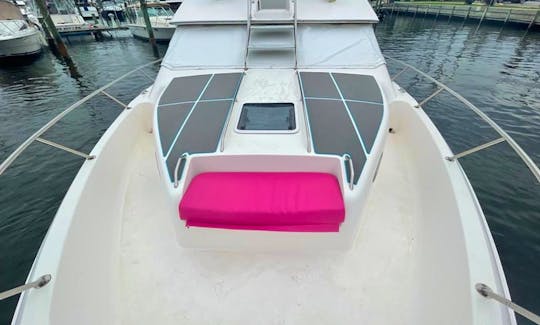 ''High Heels'' Sea Ray 440 eb Motor Yacht Rental in Merritt Island, Florida
