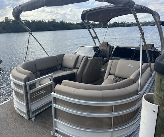 2023 Bennington 23' Tritoon w/ 250 Yamaha Outboard 