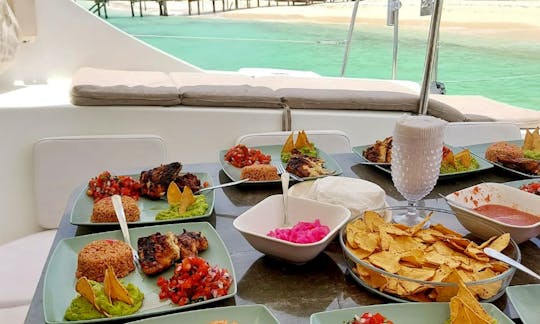 Passeio de barco de catamarã compartilhado até a Ilha da Paixão (das 10h às 15h) 