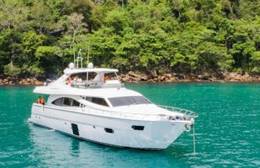 83ft Príncipe Ferretti Power Mega Yacht Rental in Angra dos Reis, Rio de Janeiro