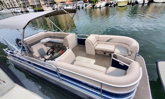 Fort Lauderdale Pontoon Party Boat On 24ft Sun Catcher for up to 9 People max