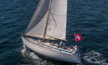 Hermoso velero clásico en Marina Del Rey