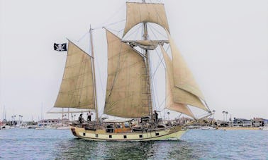 Barco pirata en Avalon, Catalina