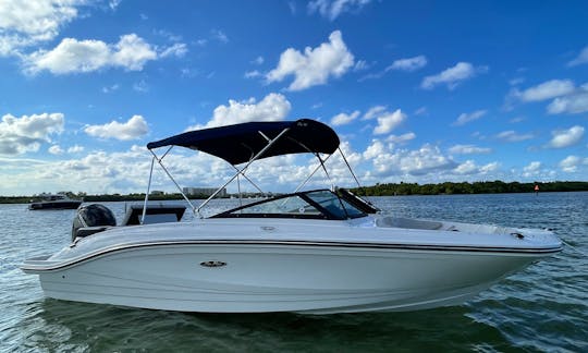 2022 Brand New Sea Ray Boat SPX 210 OB in Miami
