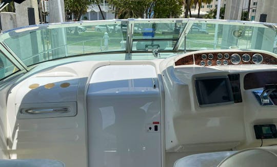 Well maitained 40ft sea ray motor yacht in Miami Beach up to 13 people