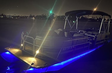 Cruise/Party W Amazing 25FT Bentley Tritoon / Awesome BT Sound ,👌Float / SD