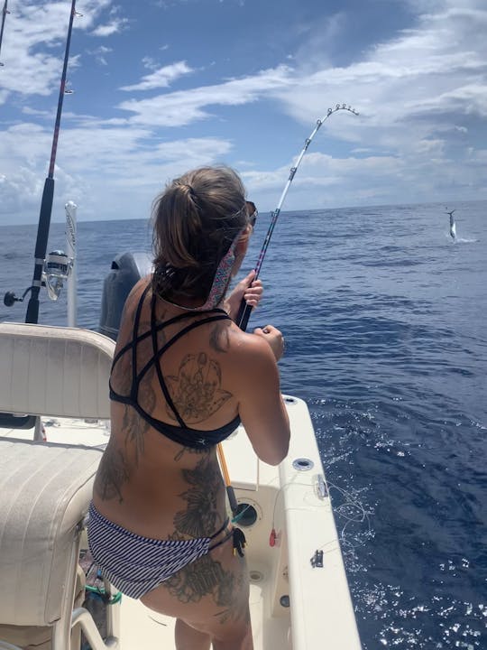 Barco de 22 bahías para grupos pequeños | ¡Navega, atraca, pesca, atraca y cena!