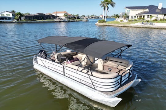 Godfrey Sweetwater 2486 SFL Lounge avec un moteur de 200 CV