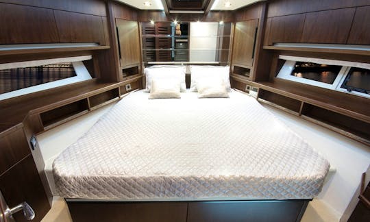 Forward VIP guest cabin with private bathroom access