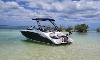 Yamaha AR210 Deck Boat in North Miami Beach