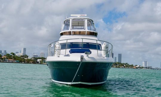 Alquiler del sedán Sea Ray «One Love» en Key Biscayne, Florida