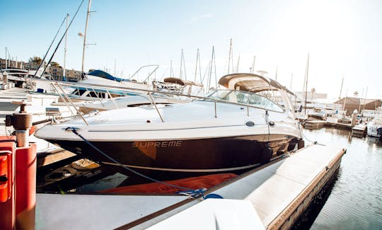 Location avec capitaine sur un yacht de luxe Sundancer de 31 pieds à Marina del Rey