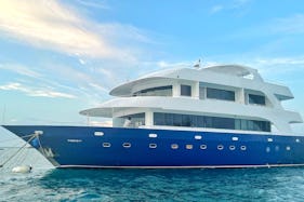 Luxury Liveaboard Cruiser Charter