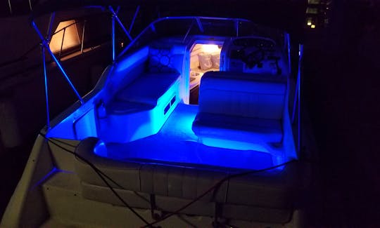 Beautiful 27ft Sea Ray for private party's/Sandbar Cruising/sightseeing the beautiful mansion's of fort Lauderdale Pompano beach Boca Raton. .