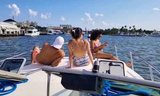 Beautiful 27ft Sea Ray for private party's/Sandbar Cruising/sightseeing the beautiful mansion's of fort Lauderdale Pompano beach Boca Raton. .
