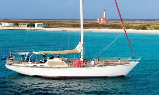 Custom Classic 68ft Sailing Yacht for Snorkeling Adventures in Klein Curacao!