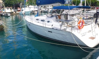 Private Sail in Paradise on a Luxury 40 Ft Beneteau. Best of GetMyBoat 2021 Winner! 🥇Kewalo Basin Honolulu