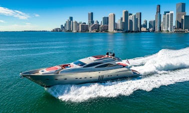Pershing « Regal » de 90 pieds *AVEC SEABOB ET TRAMPOLINE GRATUITS pour les locations de plus de 6 heures*