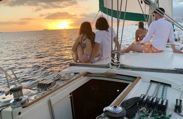 The best Sunset Cruise off Waikiki! Beneteau 43ft. Private Charter (only people in your party, no other people)! Best of GetMyBoat 2021 and 2022 Winner! 🥇!  Hawaii sailing adventures for snorkeling and swimming! Kewalo Basin Honolulu.