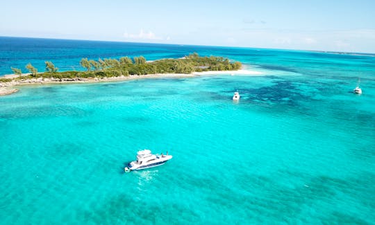 Luxury Motor Yacht Charter for 12 Guest in Nassau, Paradise Island