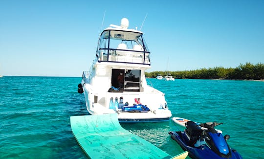 Luxury Motor Yacht Charter for 12 Guest in Nassau, Paradise Island