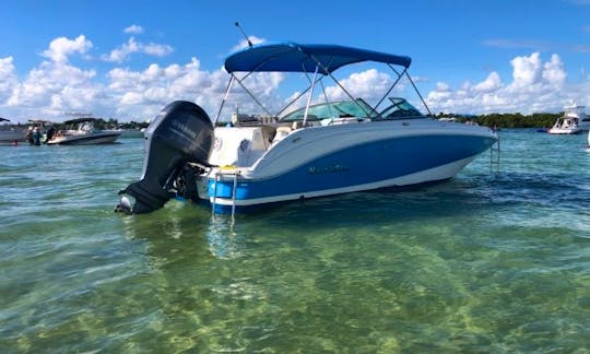 BEAUTIFUL OPEN DECK BOAT FOR RENT BETWEEN MIAMI AND FORT LAUDERDALE