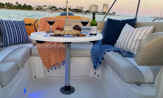 BEAUTIFUL OPEN DECK BOAT FOR RENT BETWEEN MIAMI AND FORT LAUDERDALE