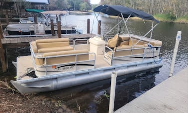 Sweetwater 22ft Pontoon in Lake Wales