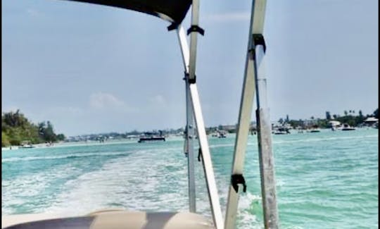Bentley Pontoon Double Bimini para alugar em Punta Gorda