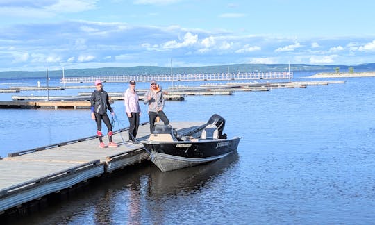 Barco de pesca Legend de 16 pés em Temiskaming Shores, Ontário, Canadá
