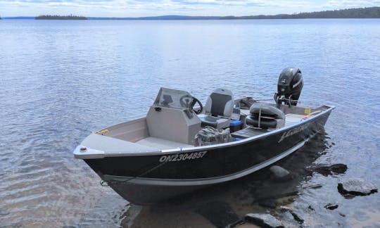 Barco de pesca Legend de 16 pés em Temiskaming Shores, Ontário, Canadá