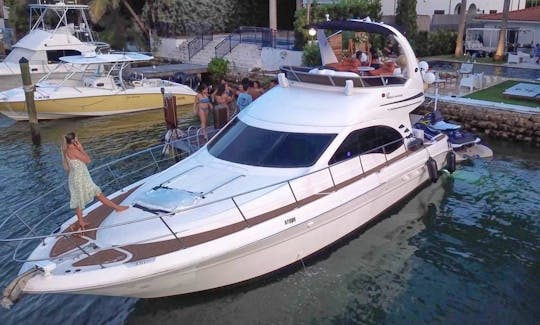 💥Hit the Water in Style with this 45' SEA RAY Motor Yacht Charter in Miami   for up to 13 people