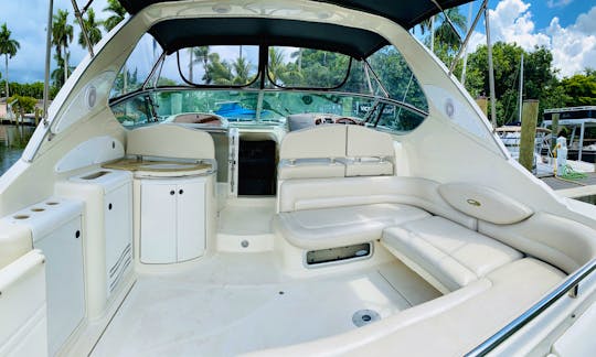 Maxum 40' Motor Luxury Cruising Yacht in Miami