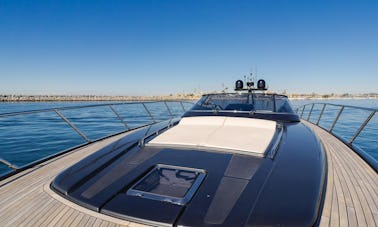 Iate a motor Riva Virtus de 63 pés, barco rápido de 37 nós e estabilizado. 