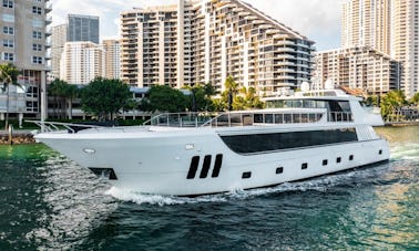 Frete comandado em um Mega Yacht de 112 pés de Miami às Bahamas 