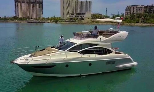 New Flybridge Azimut 40ft holds 12 in Cancun and Isla Mujeres 4hours minimum