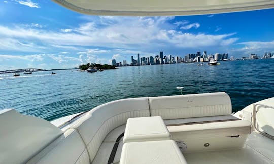 Beautiful 42' Sports Coupe Yatcht for Charter in Miami