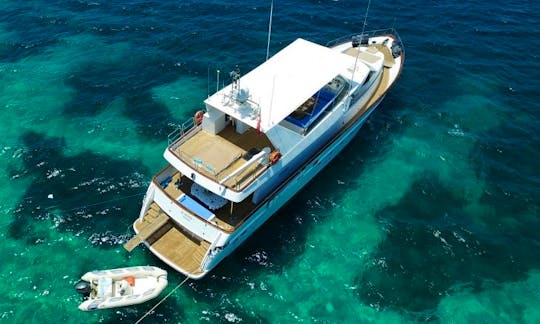 Luxury 88' Motoryacht Available For All Inclusive Daily & Overnight Blue Voyages