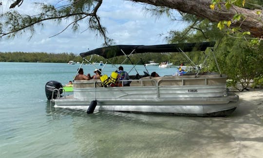 Best Seawater Pontoon Boat Rental in Miami for up to 10 peoples