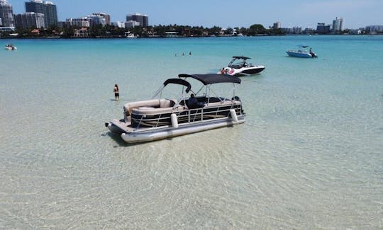 Best Seawater Pontoon Boat Rental in Miami for up to 10 peoples