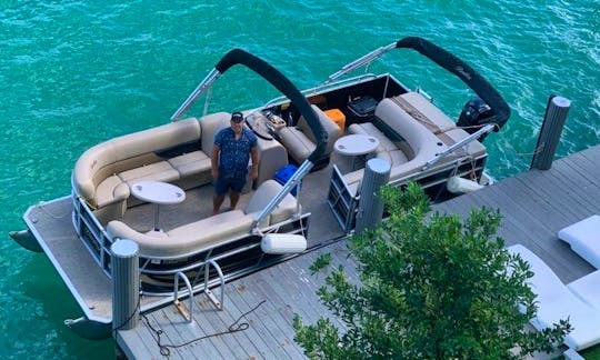 Best Seawater Pontoon Boat Rental in Miami for up to 10 peoples