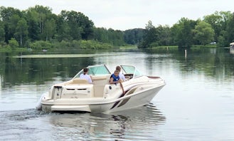 21ft Open Bow Powerboat for Milwaukee River and Shoreline Cruise