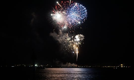 Excursão de fogos de artifício ao pôr do sol com golfinhos em Hilton Head Island