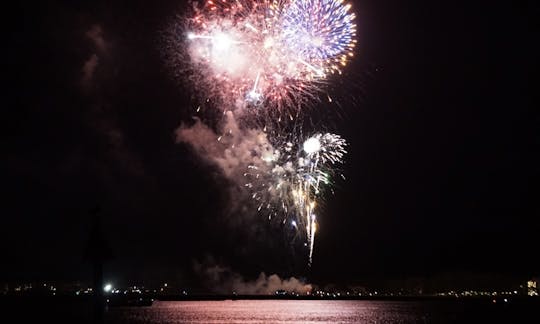 Excursão de fogos de artifício ao pôr do sol com golfinhos em Hilton Head Island