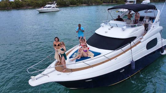 BEAUTIFUL YACHT FOR PRIVATE CELEBRATIONS AT THE BEST PRICE IN MIAMI