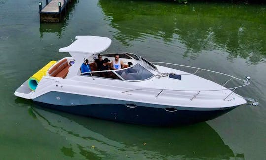 💥Hit the Water in Style with this 32' SEA RAY for up to 10 in Miami, Florida
